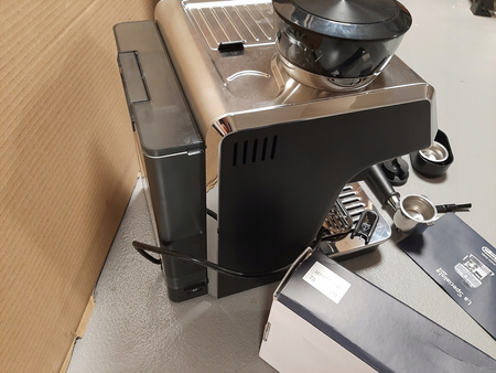 Ekspres kolbowy z młynkiem De'Longhi 9155.MB La Specialista Arte